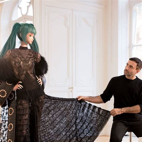 riccardo tisci lascia givenchy|hatsune miku met gala.